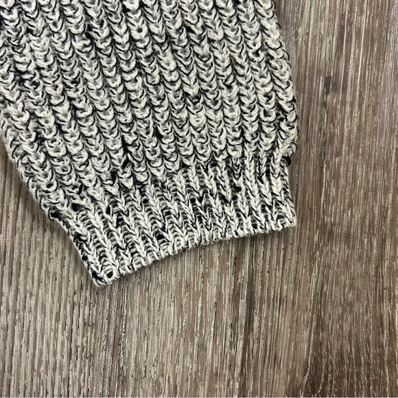 Relaxed V Neck Cable Knit Tunic Sweater - Picture 7 of 14